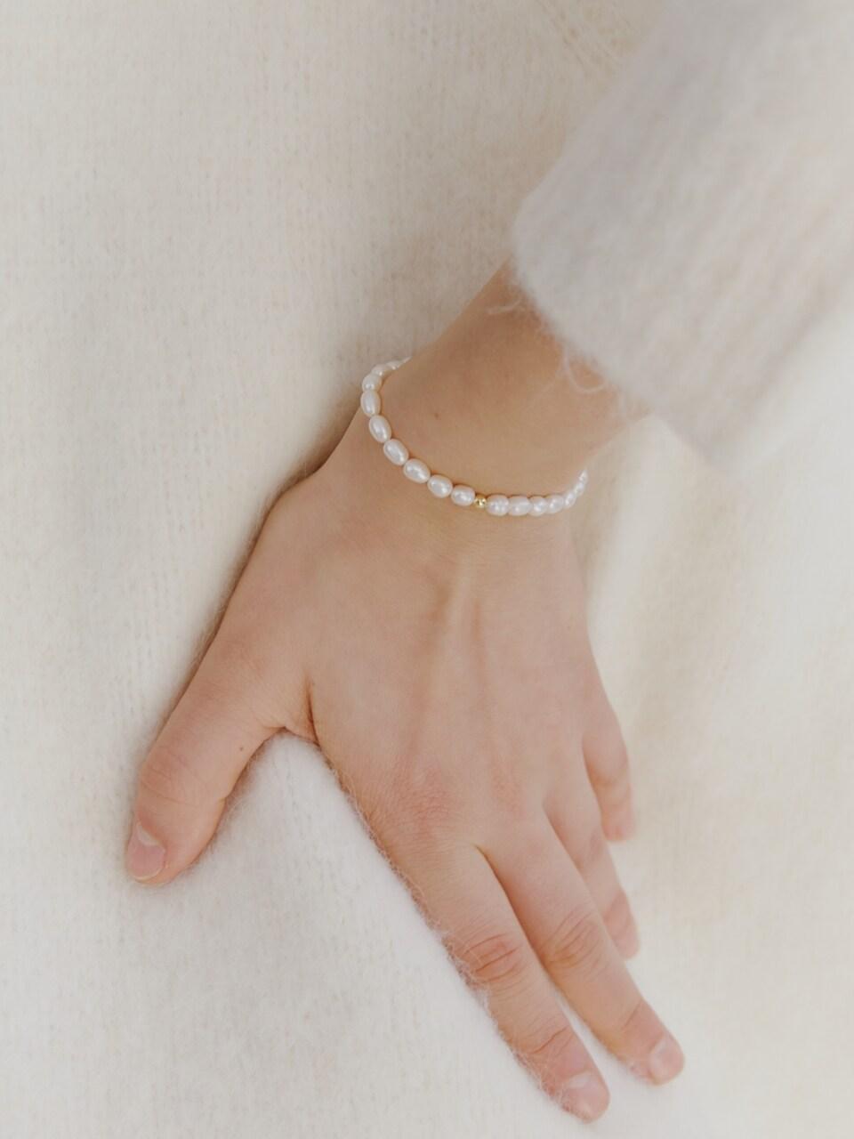 LOVE ME MONSTER Slim Natural Pearl Bracelet