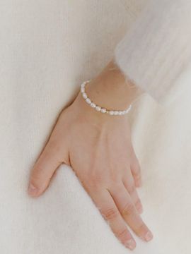 LOVE ME MONSTER Slim Natural Pearl Bracelet