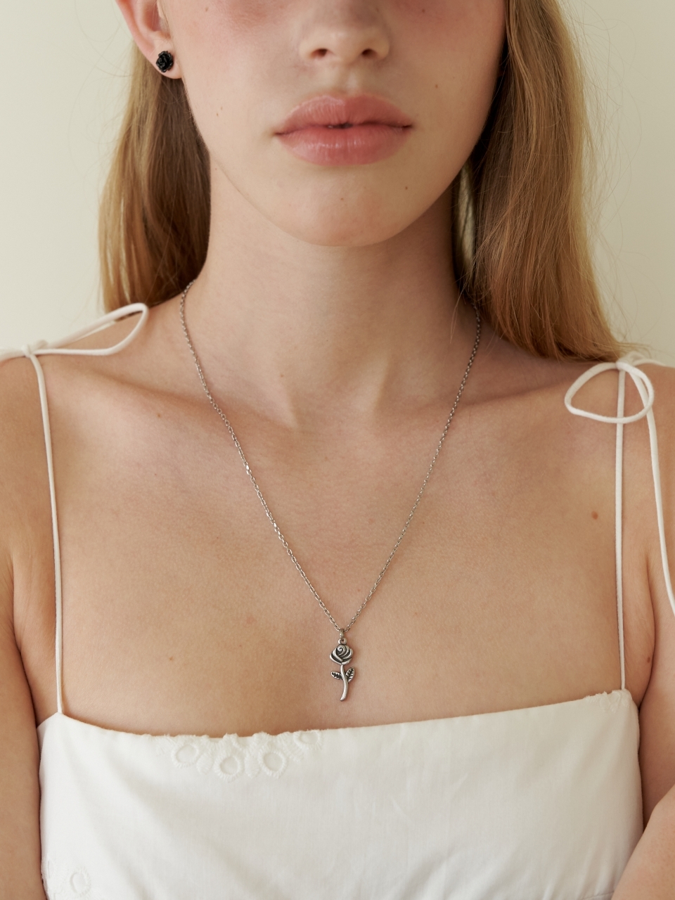 LOVE ME MONSTER [Surgical] Flower Necklace