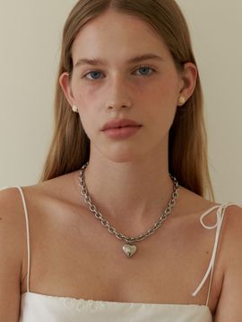 LOVE ME MONSTER [Surgical] Heart Charm Bold Chain Necklace