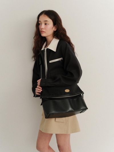 LOVE US U Nylon Messenger Bag_Black
