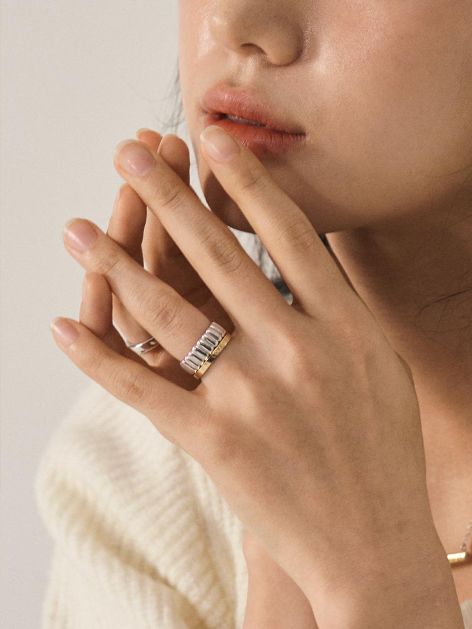 LOVEMBER Silver 925 Glossy R Ring