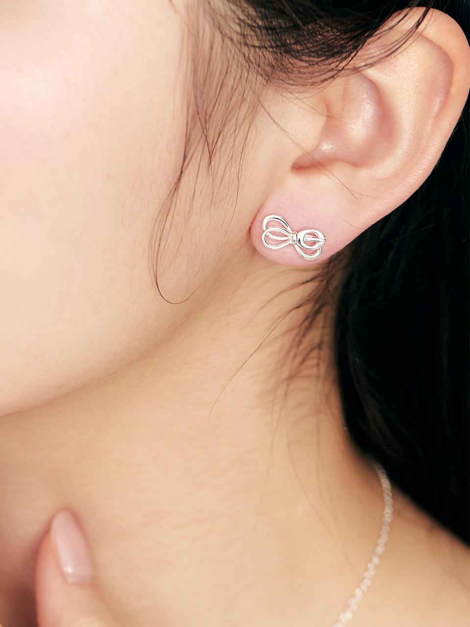 LOVEMBER Silver 925 Soft Ribbon Studs