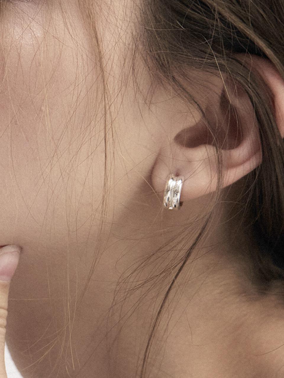 LOVEMBER Small Cusion Hoops Earrings [silver 925]