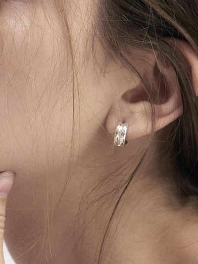 LOVEMBER Small Cusion Hoops Earrings [silver 925]