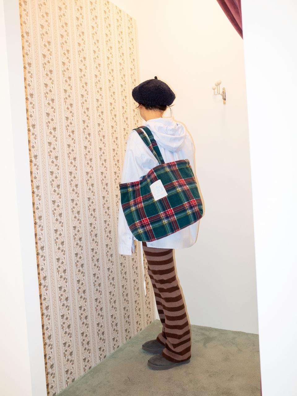 loves ugly Winter Check Fleece Quilted Bag [Green]