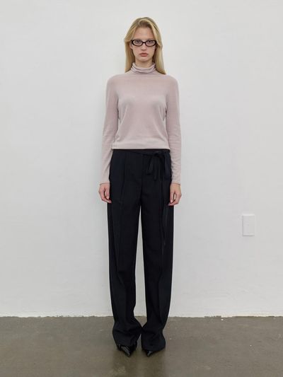 LOWTEAL DOUBLE BELT PINTUCK SLACKS, DEEP NAVY