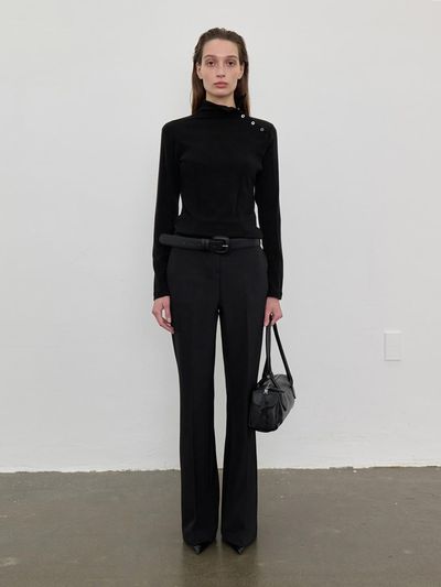 LOWTEAL GLOSSINESS FLARE BOOTCUT SLACKS, BLACK