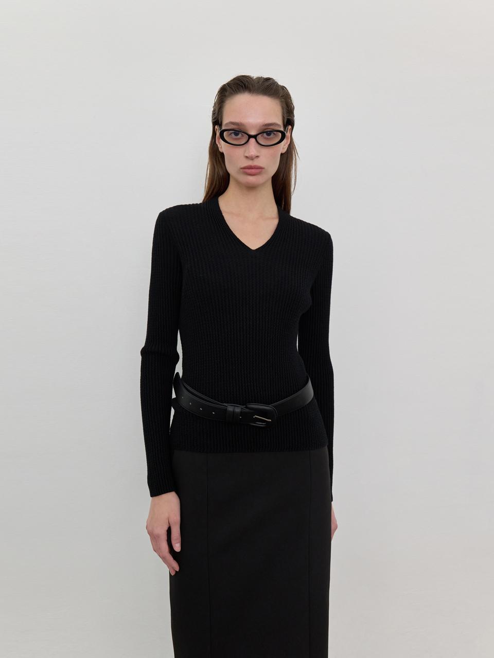 LOWTEAL MERINO WOOL WRINKLE V-NEVK KNIT, BLACK