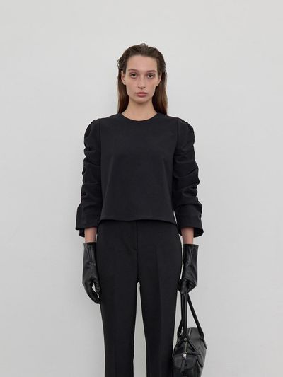 LOWTEAL SHIRRING CAPRI SLEEVE BLOUSE, BLACK