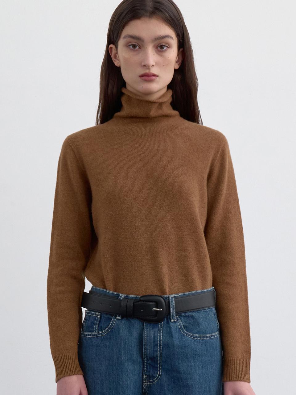 LOWTEAL WOOL 100% LOOSE POLO NECK KNIT, CAMEL