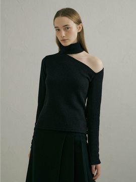 Lucirzu Shoulder Cutting Turtleneck Top - Black