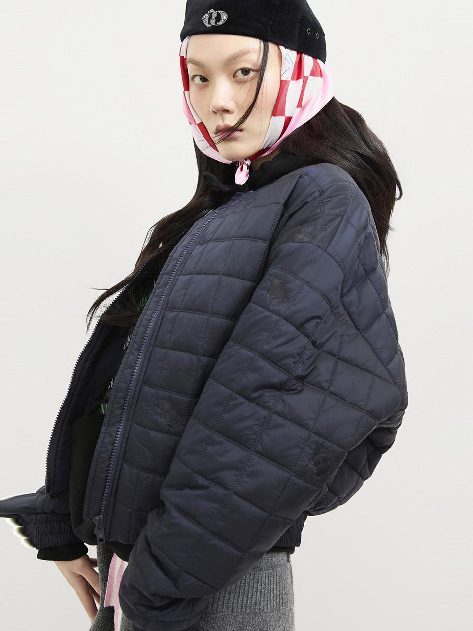 LUCKY CHOUETTE Emblem Quilted Relaxed Fit Jumper [Dark Navy] (LFUCS25110NYD)