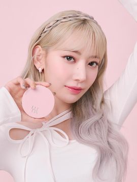 Luna Pro Photo Finisher Powder Pact