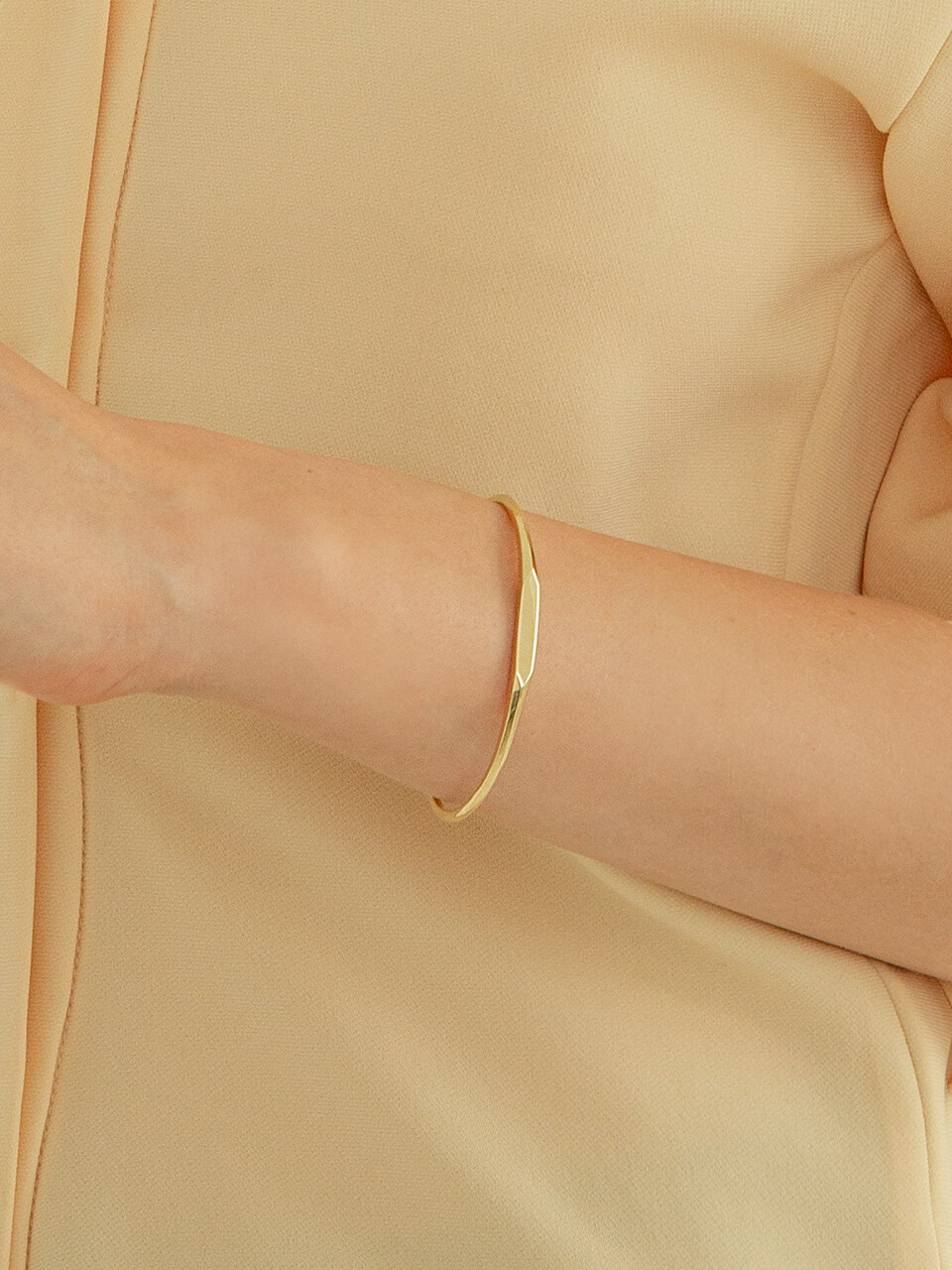 LUNNE 14k Edge Bold Bangle Small