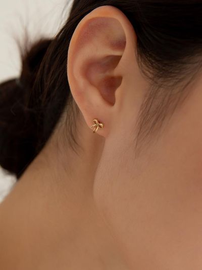 LUNNE 14K Fairy Ribbon Huggie Hoop Earrings [Gold] (LFE48)