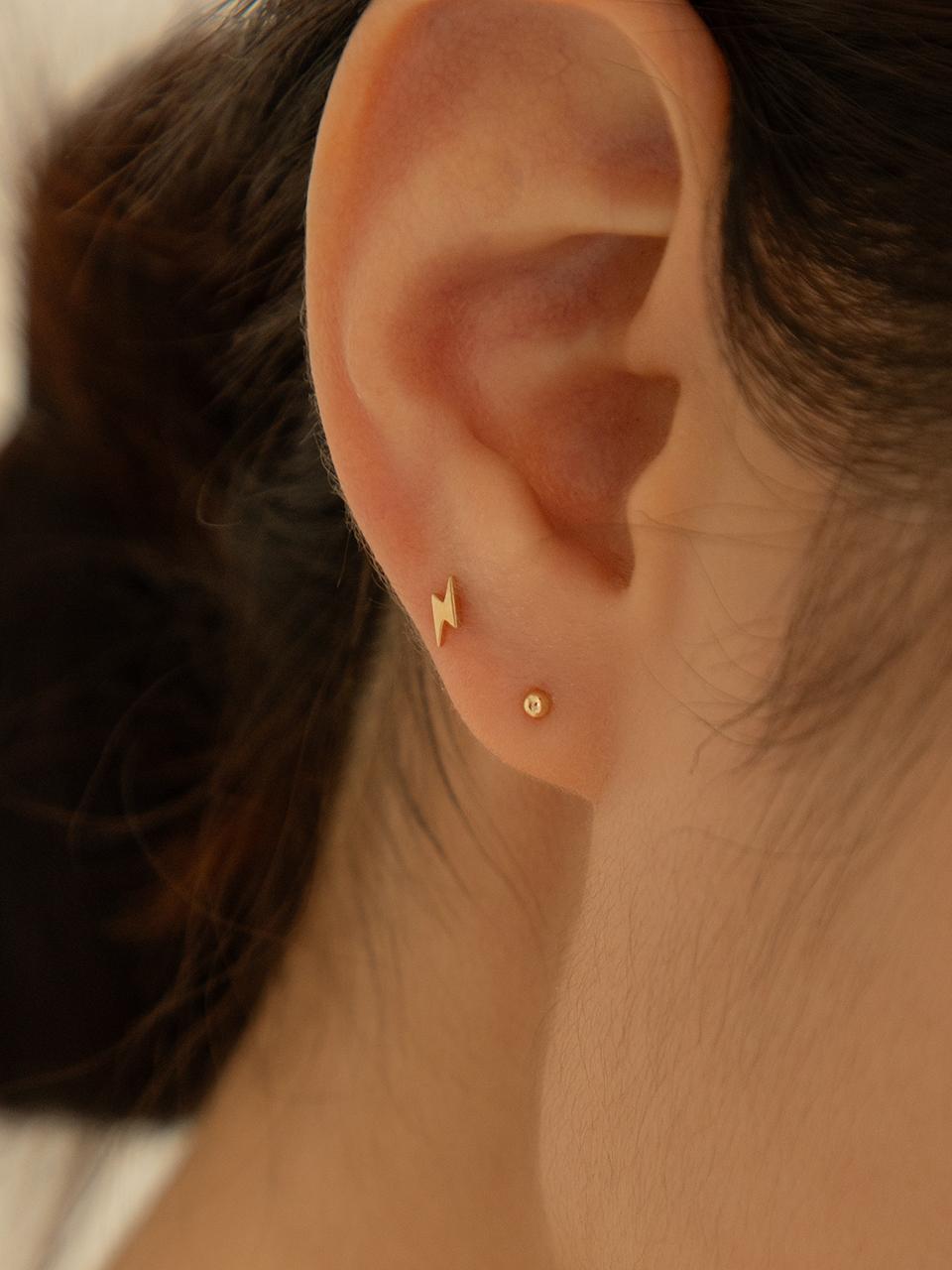 LUNNE 14k Flash Mini Piercing Earrings [Gold] (#LFPI24)