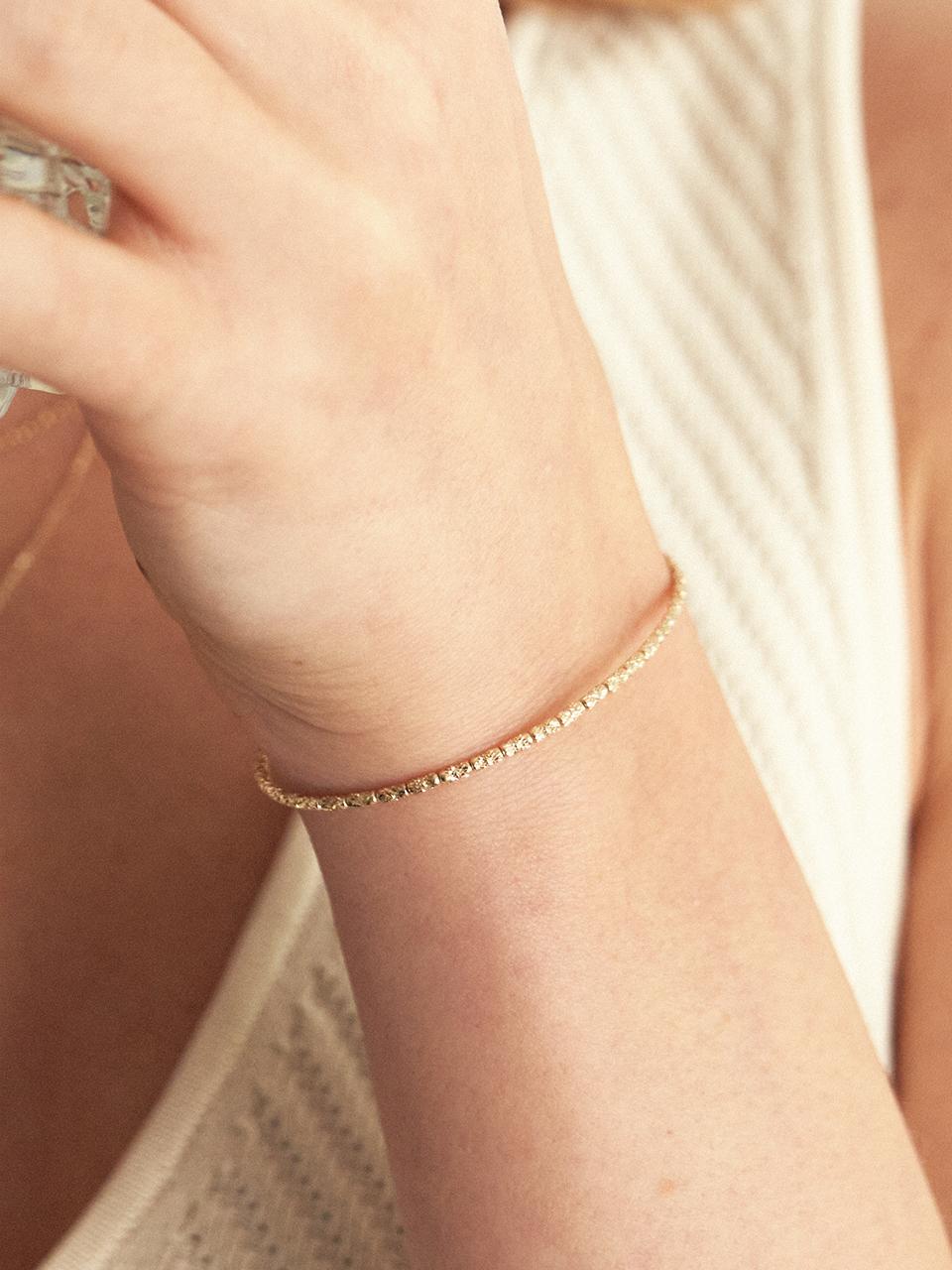 LUNNE 14k Glitter Wire Bangle Bracelet (14K Gold) #LFB04