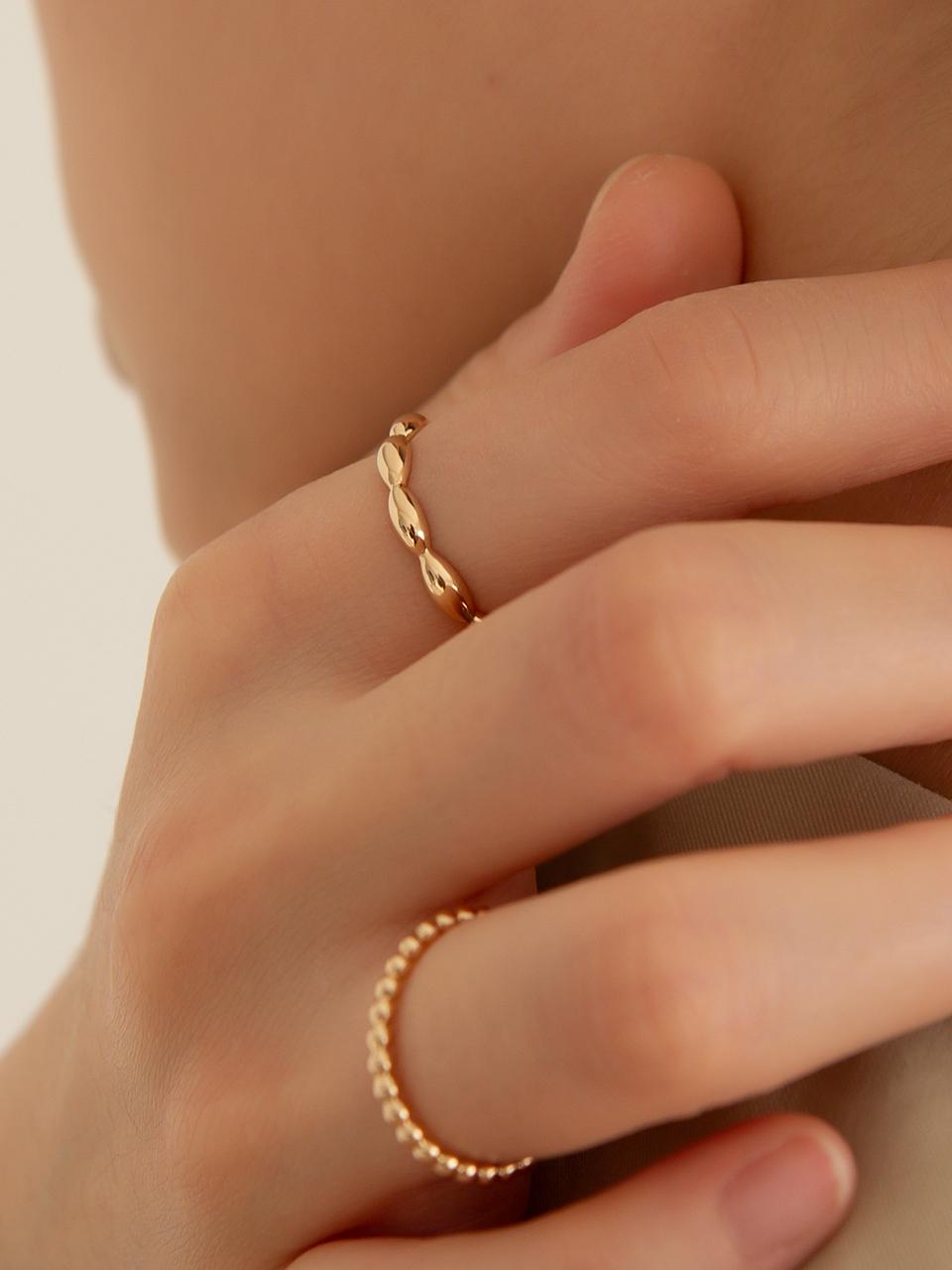 LUNNE 14k Gold Pebble Flow Ring (LFR06)