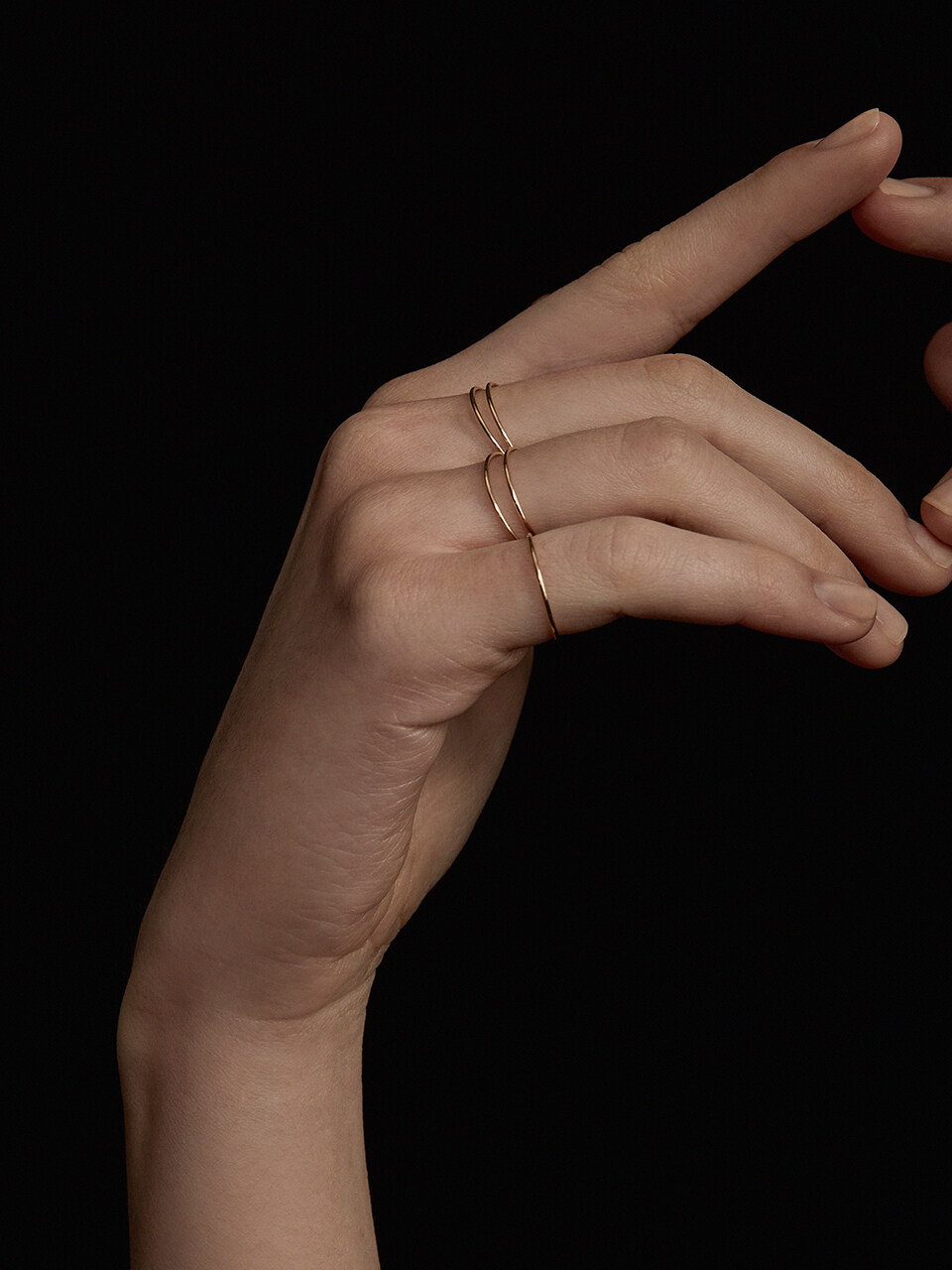 LUNNE 14k Gold Stackable Round Skinny Ring