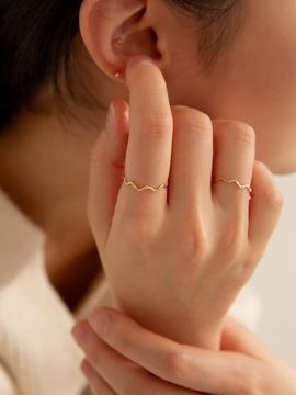 LUNNE 14k Wave Pattern Thin Ring (LFR10)