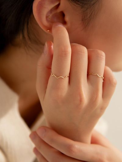 LUNNE 14k Wave Pattern Thin Ring (LFR10)