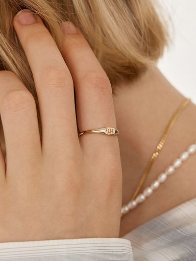 LUNNE Initial Oval Plated Ring #P09_ Gold