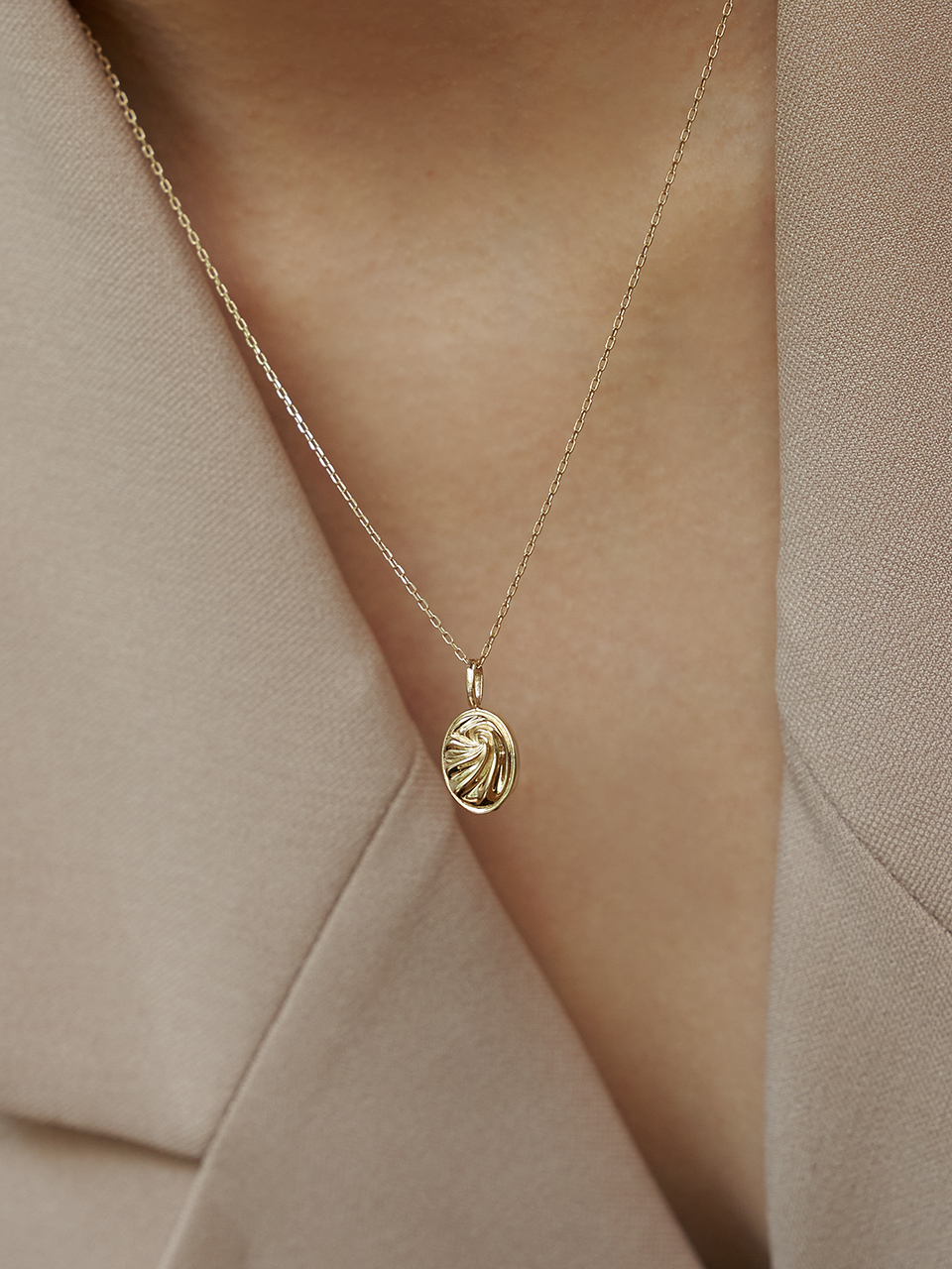 LUNNE Oval Ruff Flow Texture Pendant LFP03