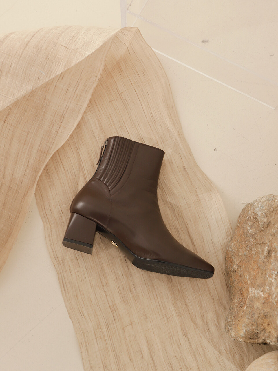 LVDWY Accordion ankle boots / Brown