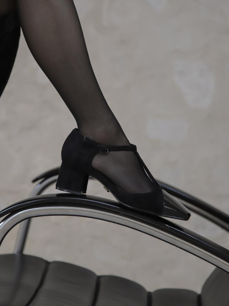 LVDWY Hermoso T Strap Shoes_Black Suede
