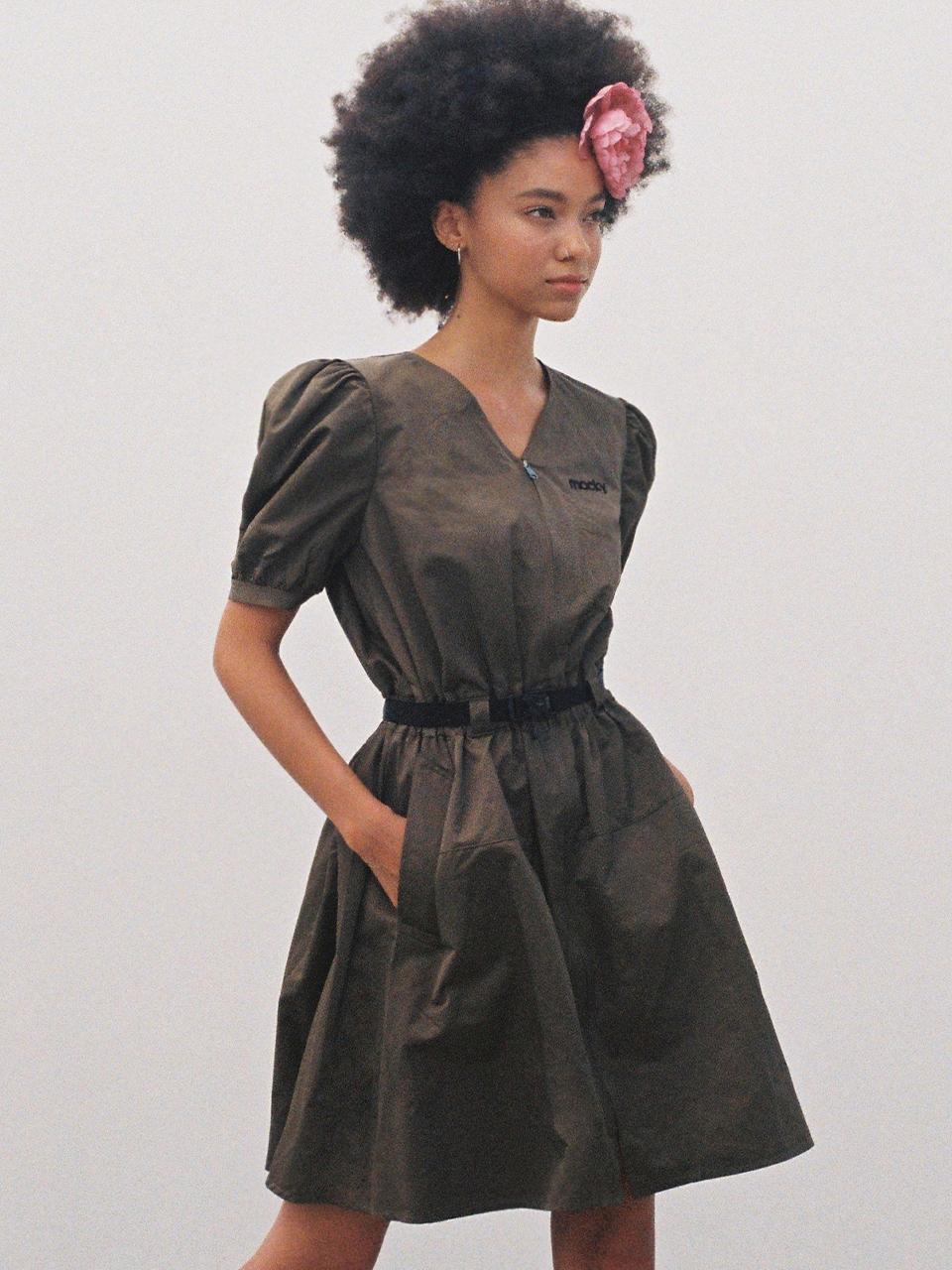 macky balloon V-belt dress [khaki]