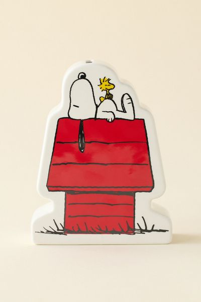 Magpie Magpie X Peanuts Snoopy Dog House Ceramic Coin Bank in Assorted at Urban Outfitters