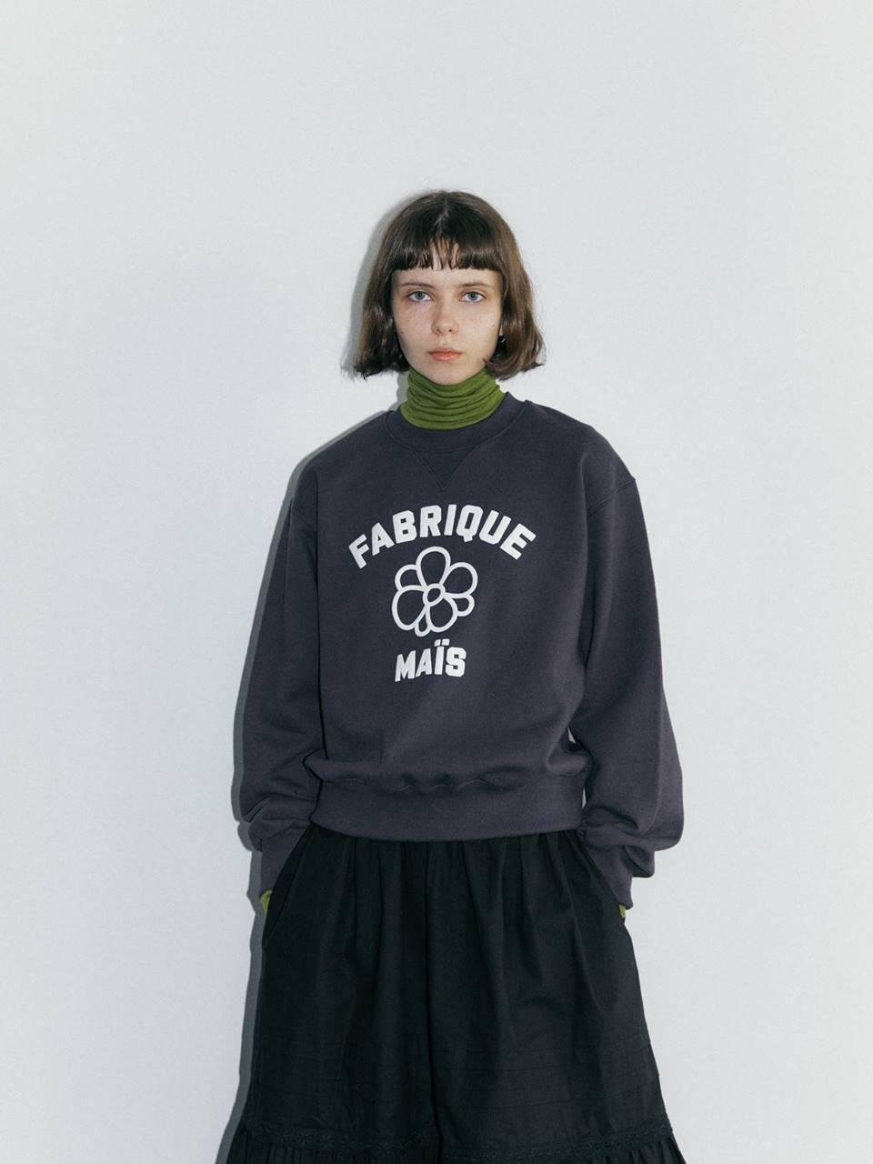mais Fabrique Lettering Sweatshirt_Charcoal