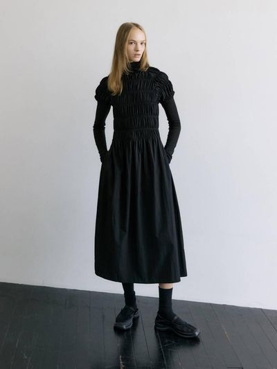 mais HIGH NECK TUCKING DRESS / BLACK