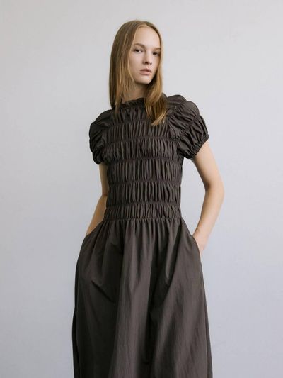 mais HIGH NECK TUCKING DRESS / BROWN