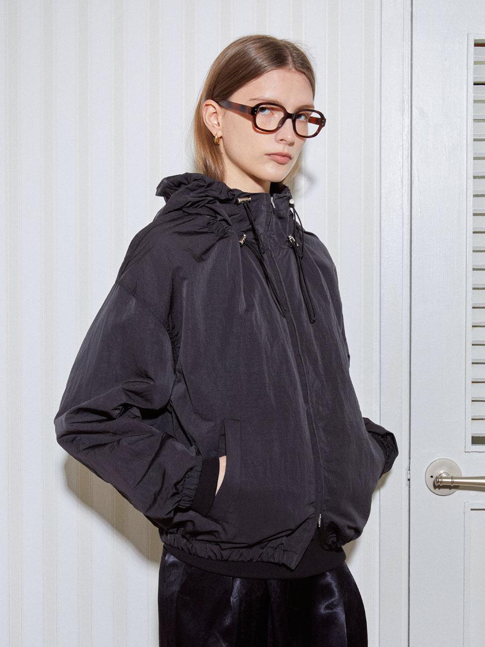mais SHIRRING HOODED WINDBREAKER [BLACK]
