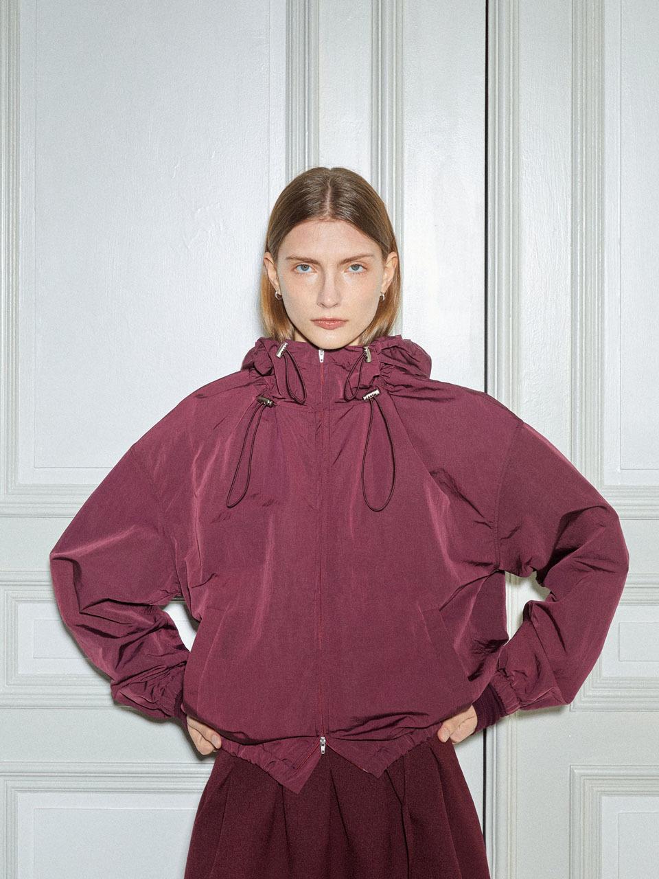 mais SHIRRING HOODED WINDBREAKER [BURGUNDY]