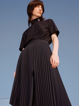 MAISONMARAIS Pleated Skirt (Black)
