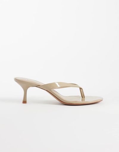 Mango Mango faux leather patent heeled flip flop sandals in beige-Gray