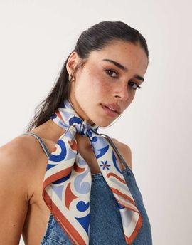Mango Mango neck scarf in tile print-Blue