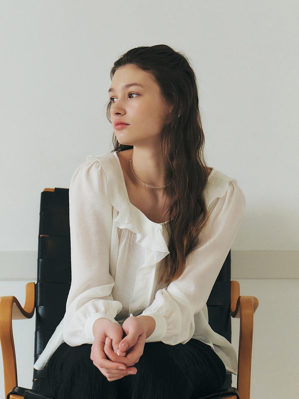 MANNON PEONY Square Neck Ruffle Collar Blouse_White
