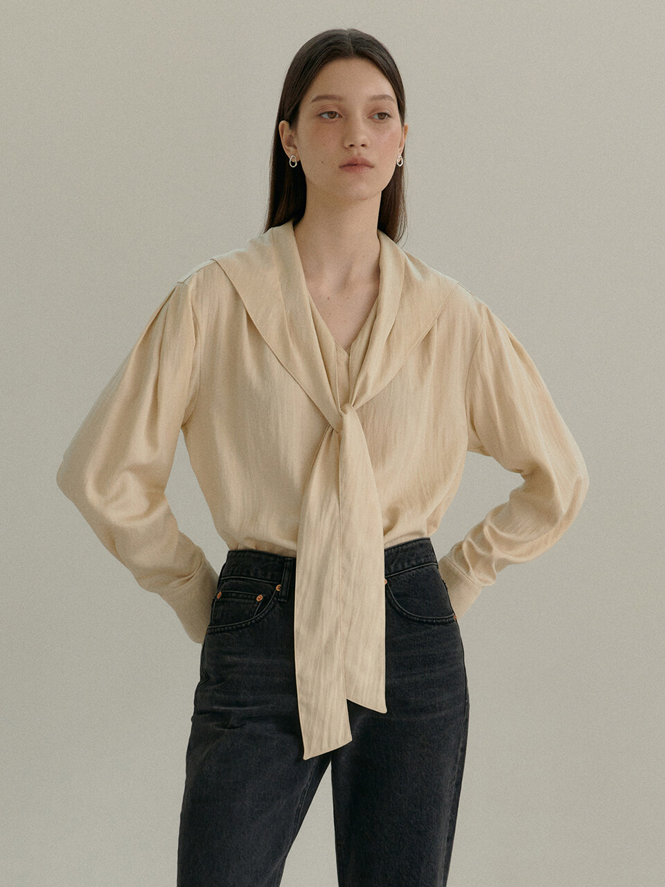 MANNON SIA Scarf Tie Collar Blouse