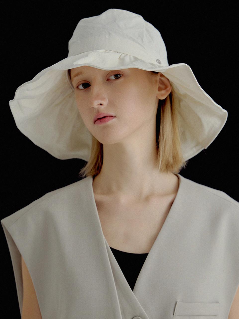 Marchen Sandy Wide Bucket Hat
