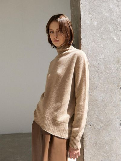 Mare di mari Seamless Cashmere Turtleneck Knit Top [Beige]