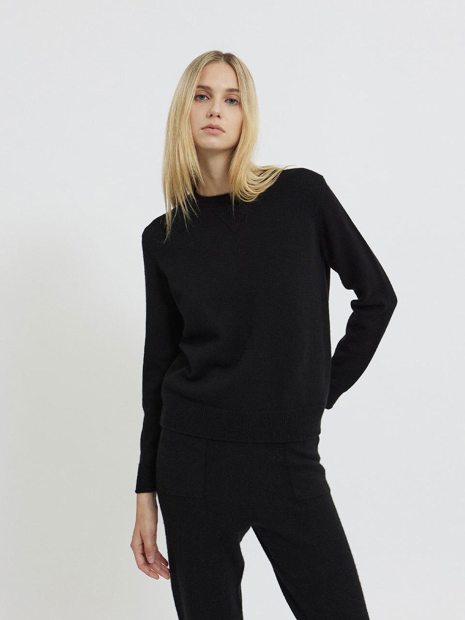Mare di mari Triangle Point Round Neck Knit Top [Black]