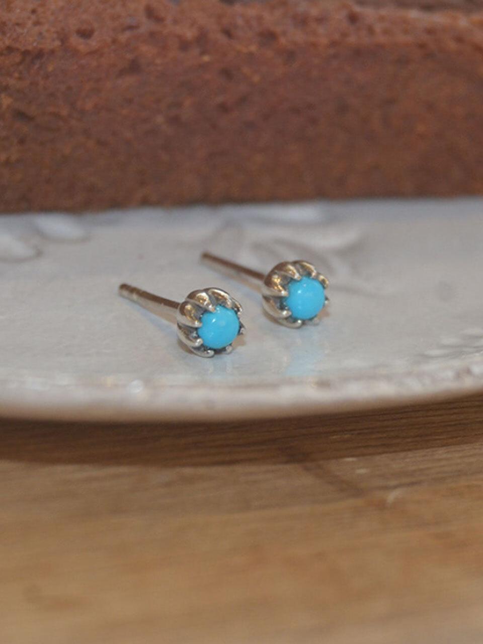martha in the garret arela Earring