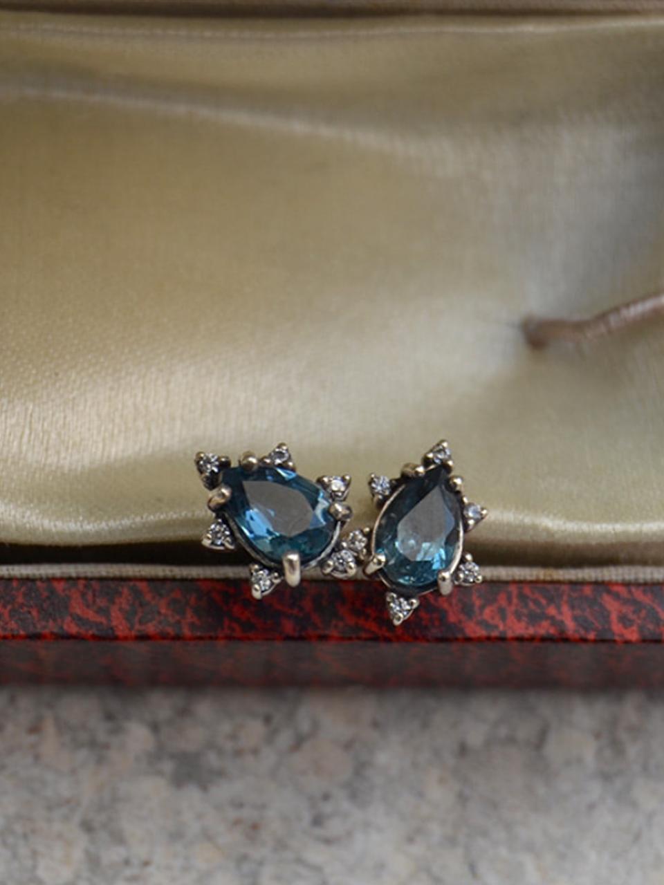 martha in the garret bailey. LB topaz Earring