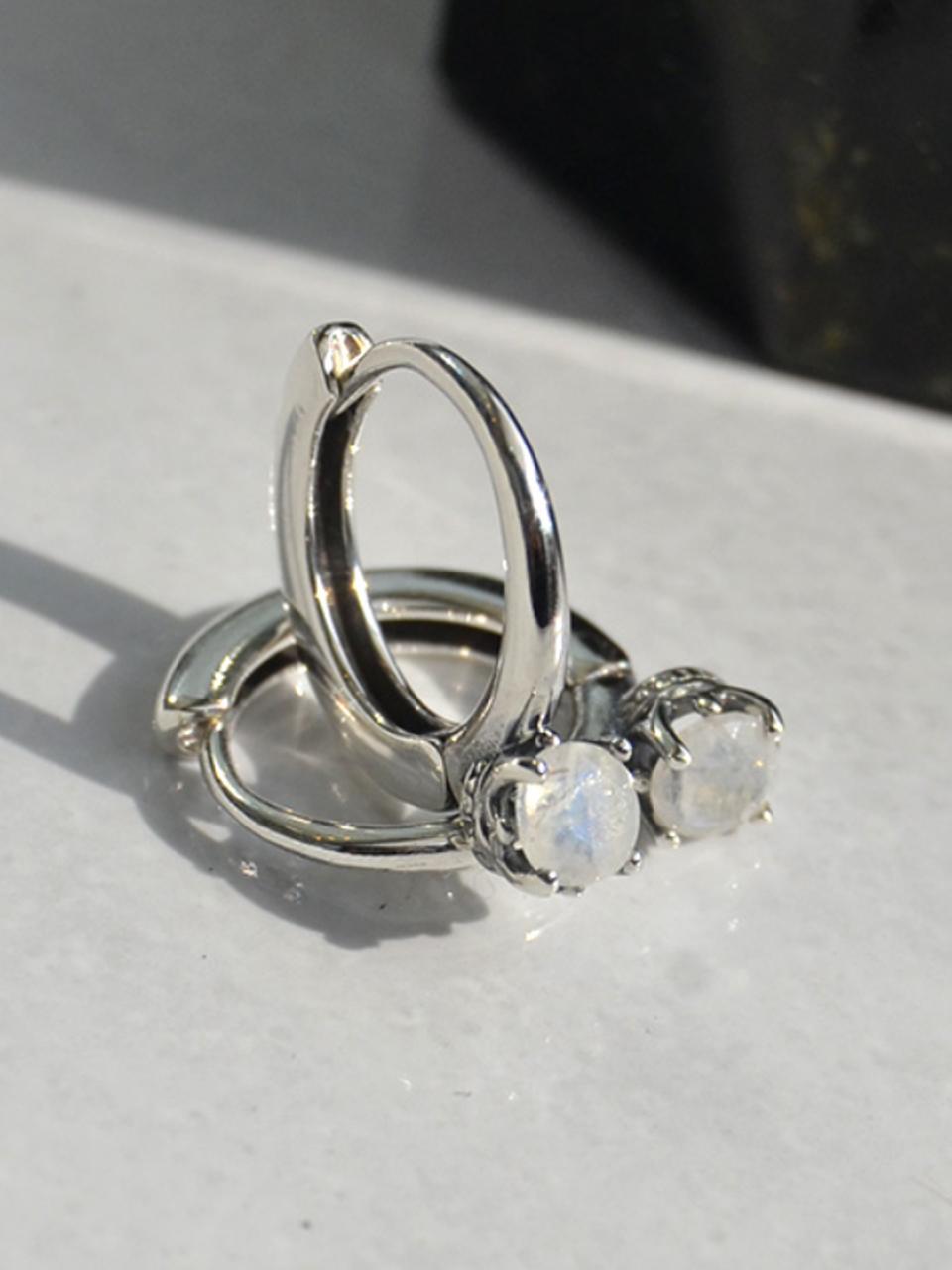 martha in the garret dion.moon Earring