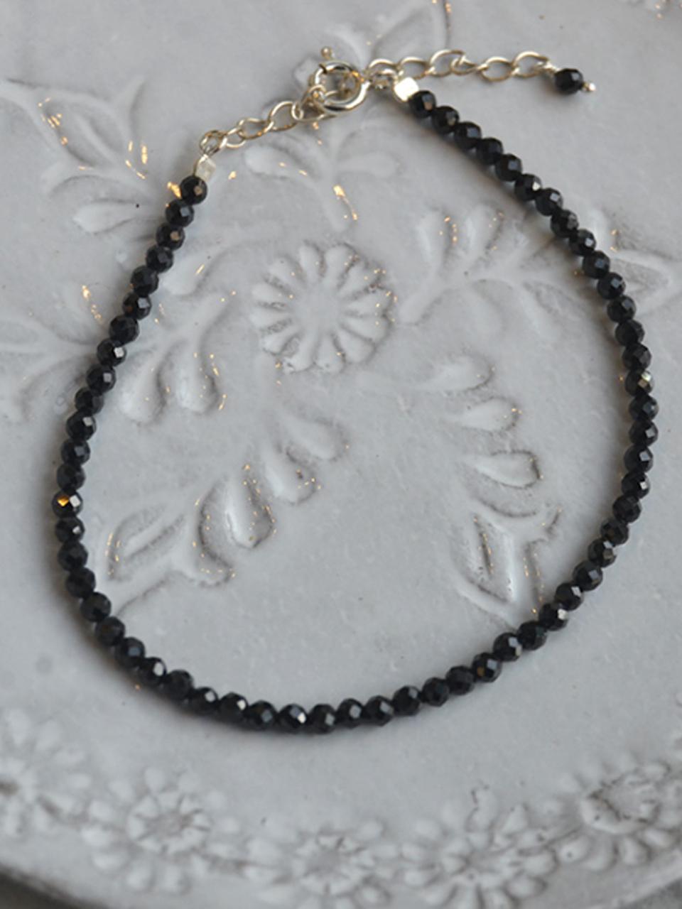 martha in the garret Natural Sterling Silver Black Spinel Bracelet [Black]