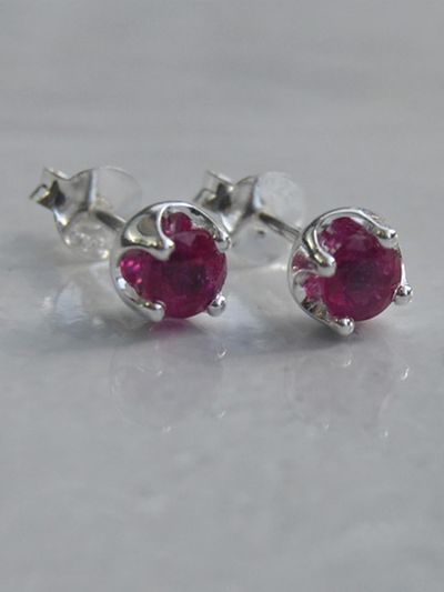 martha in the garret ruby.210 Earring